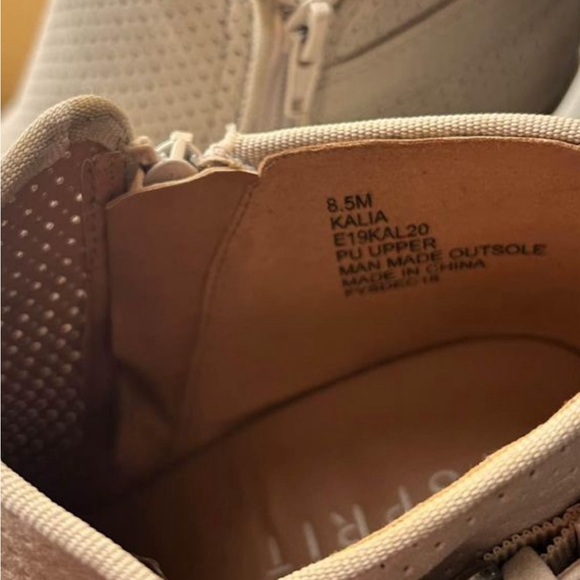 Spirit boots, size 8 1/2, beige, zipper on the inside of the foot. - Picture 2 of 2